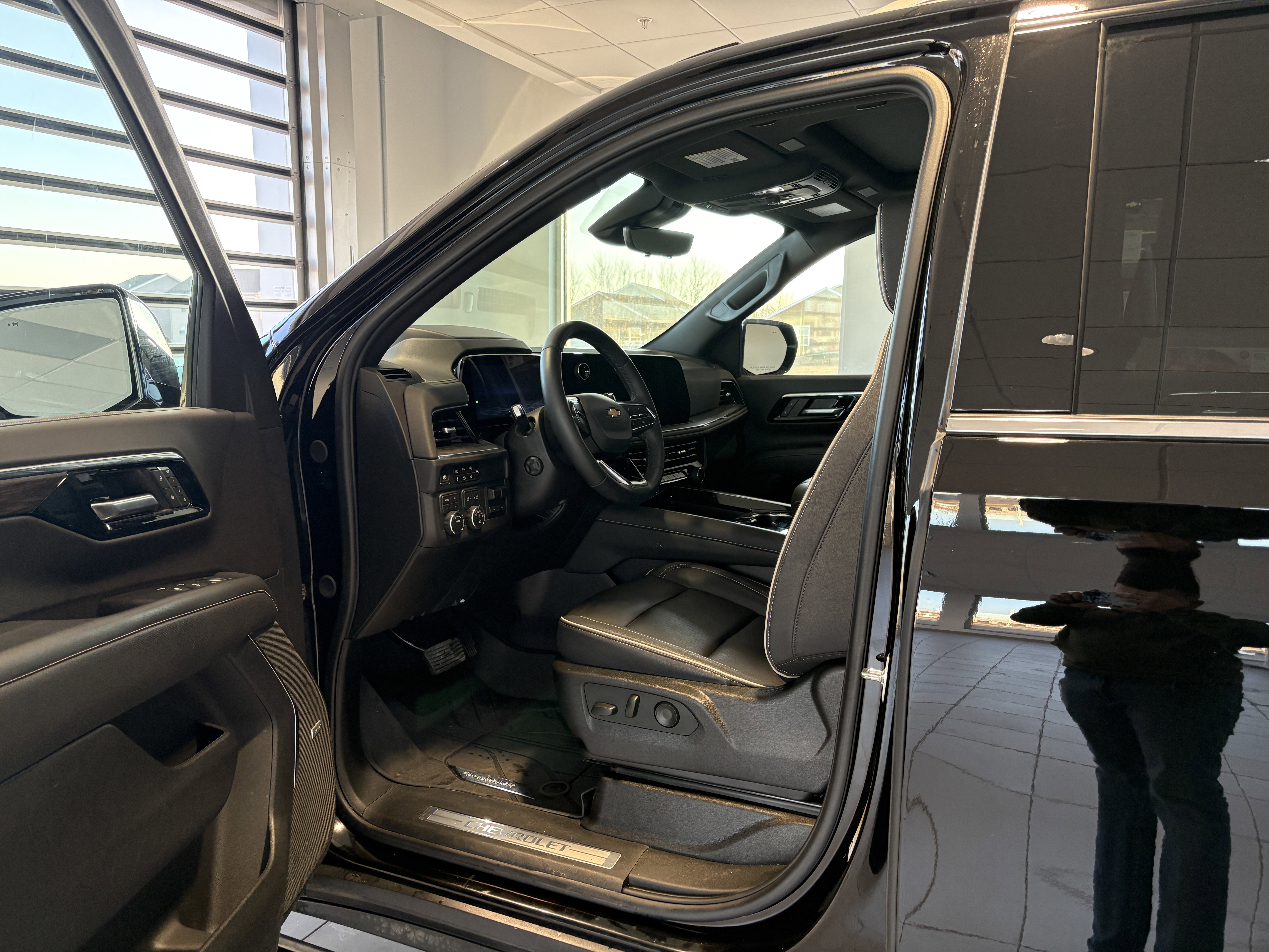 Used 2025 Chevrolet Tahoe Premier image 9