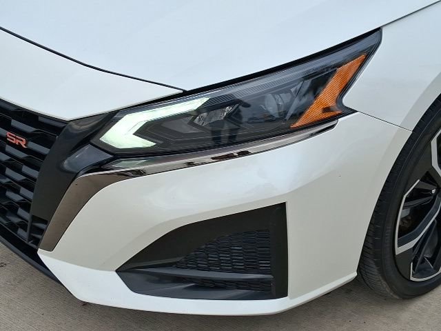 Used 2024 Nissan Altima 2.5 SR w/ SR Premium Package FWD image 7