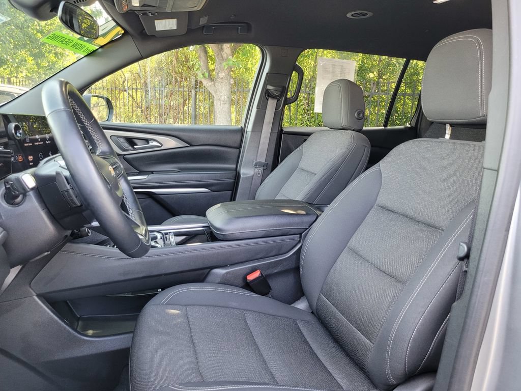 Used 2024 Chevrolet Traverse LT FWD image 12
