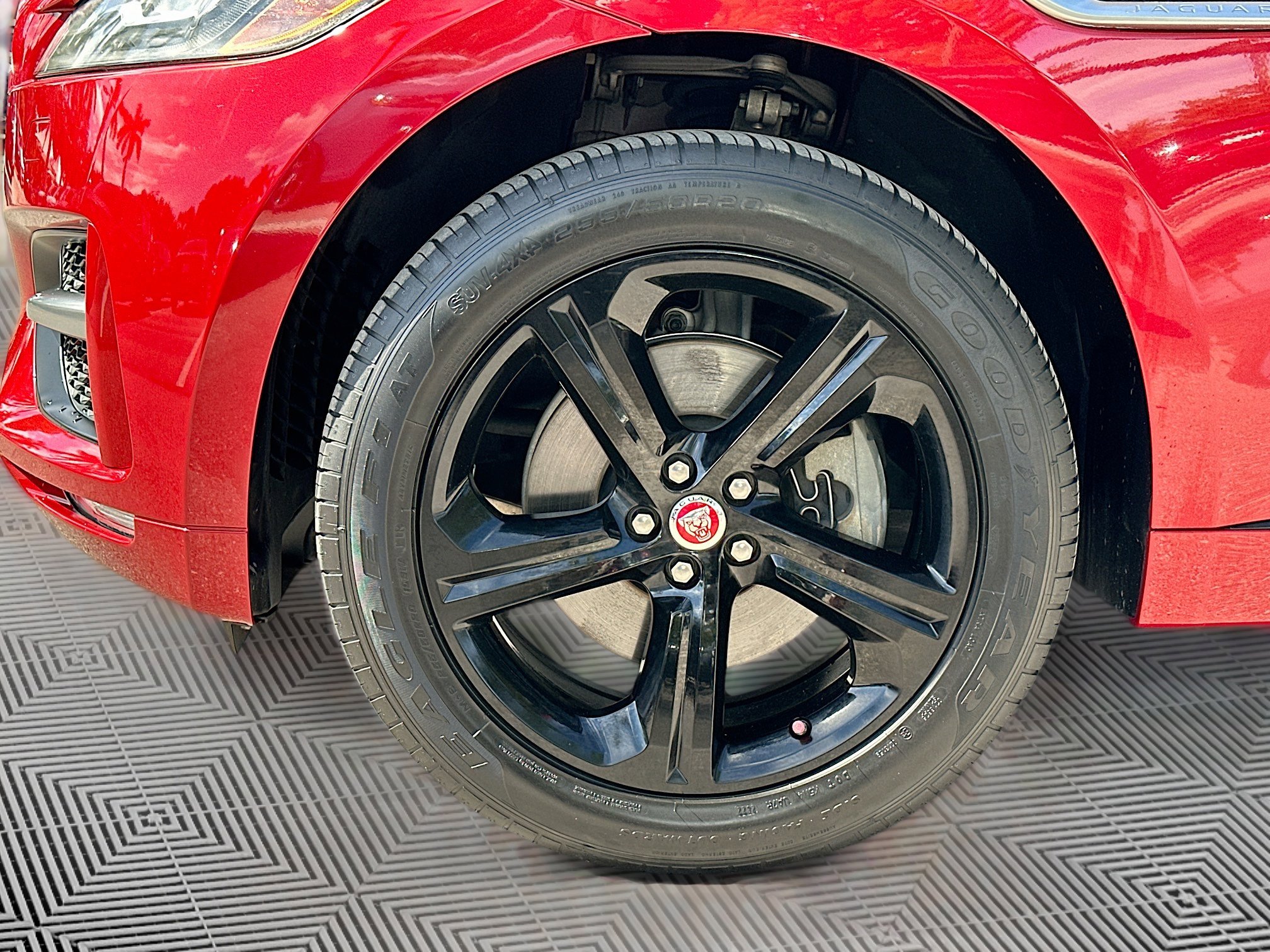 Used 2018 Jaguar F-PACE R-Sport image 38