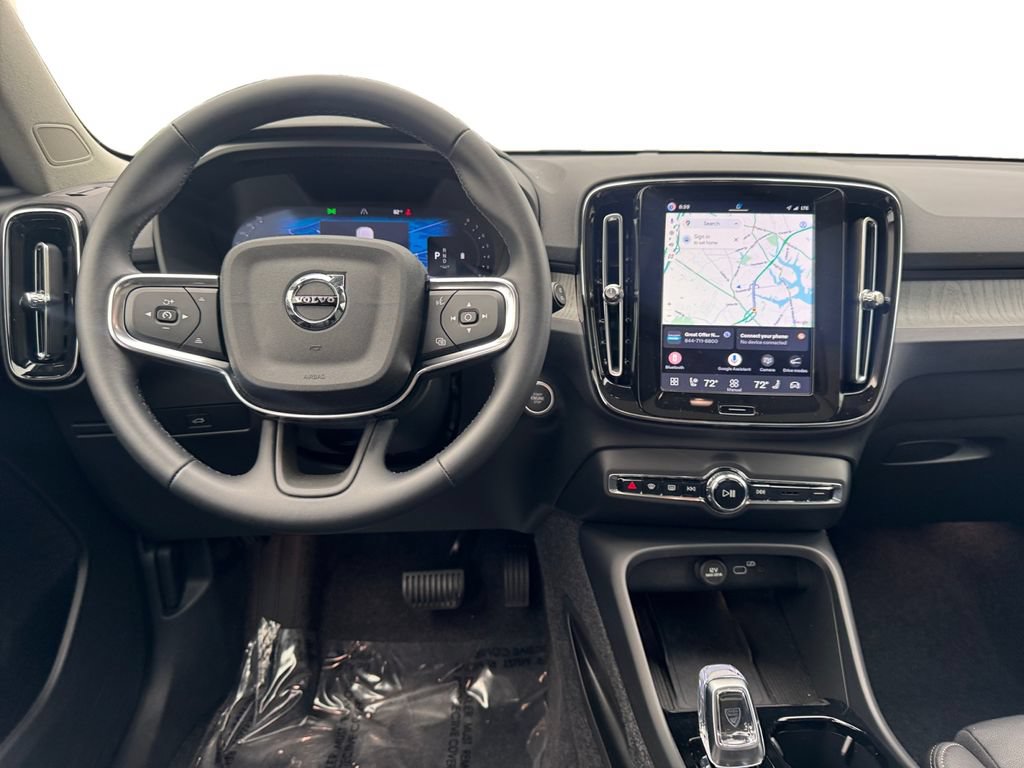 Certified 2026 Volvo XC40 B5 Plus AWD/4WD image 28