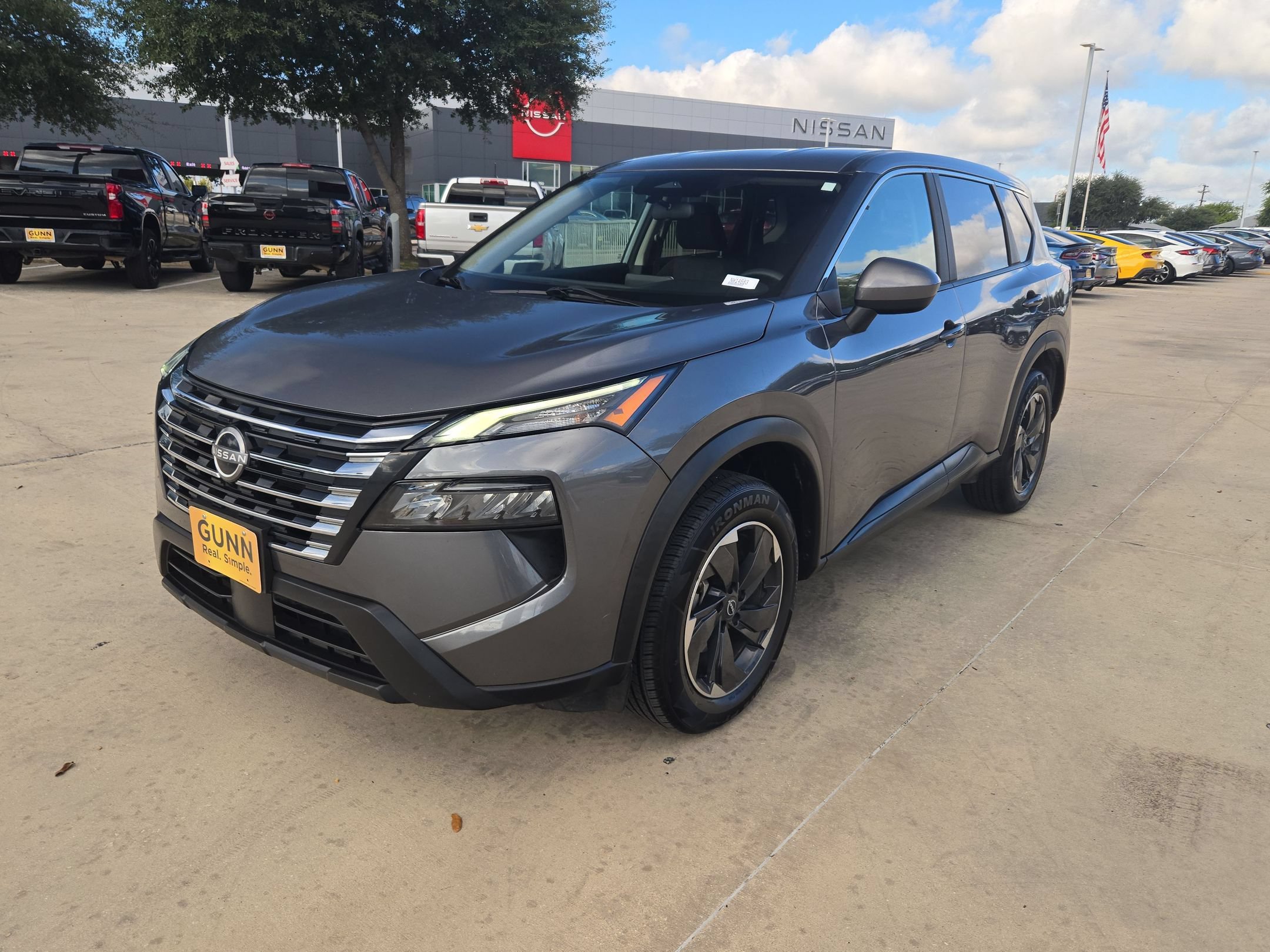 Used 2024 Nissan Rogue SV AWD/4WD image 7