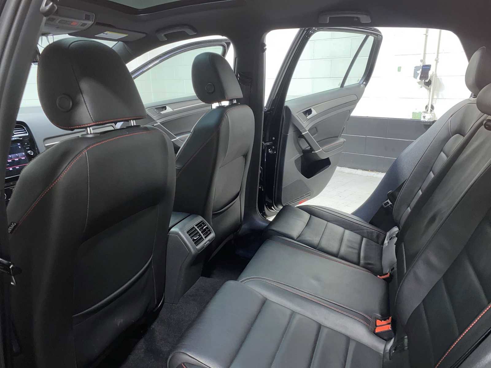 Used 2018 Volkswagen GTI SE w/ SE Leather Package image 12