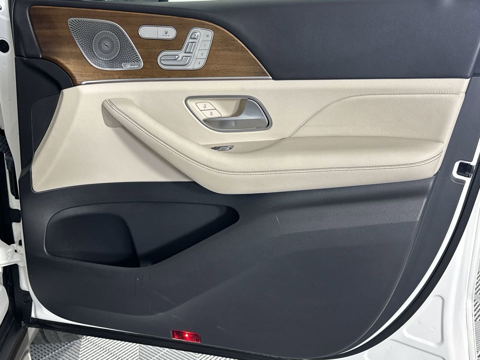 Used 2020 Mercedes-Benz GLE 350 w/ Premium Package image 31