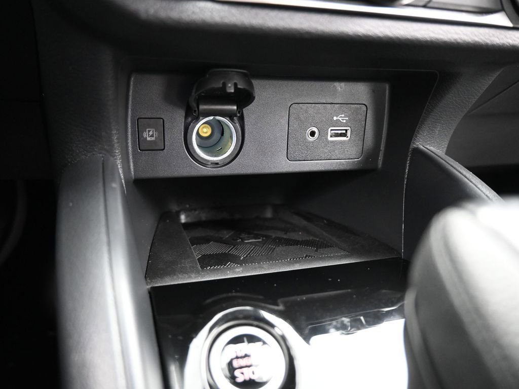 Used 2025 Nissan Versa SV image 24