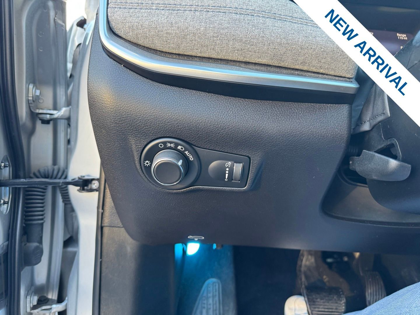 Used 2025 Jeep Compass Sport image 19