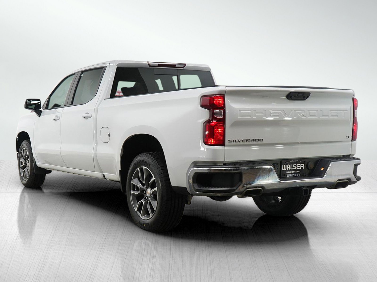 Used 2024 Chevrolet Silverado 1500 LT image 3