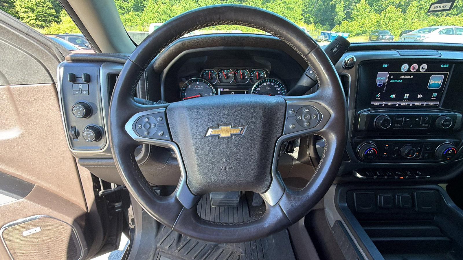 Used 2015 Chevrolet Silverado 1500 LTZ Z71 w/ Custom Sport Edition AWD/4WD image 27