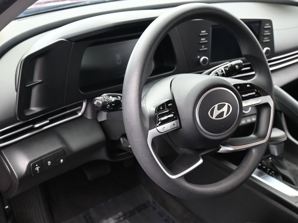 Used 2024 Hyundai Elantra SE FWD image 14