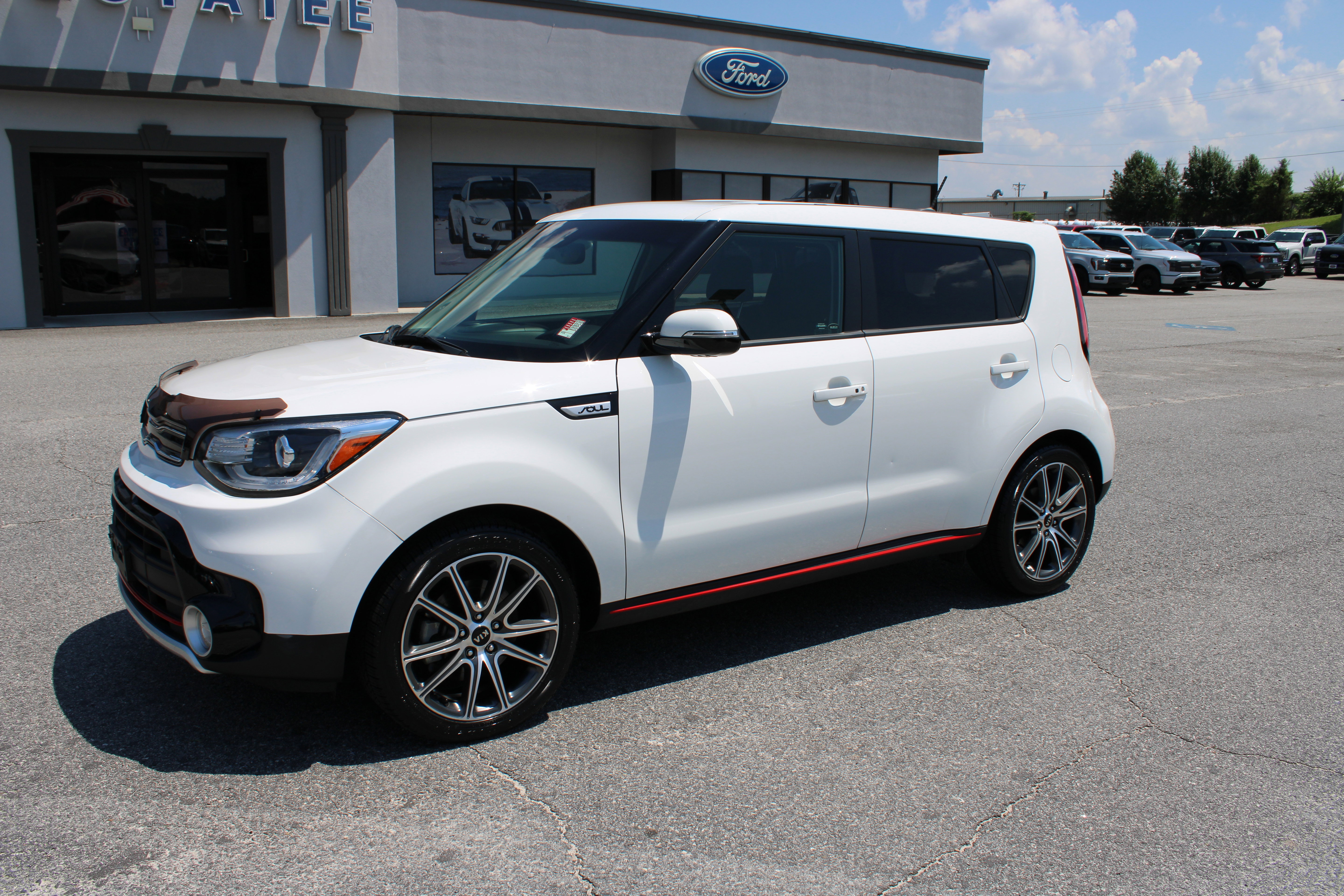Used 2019 Kia Soul ! w/ Technology Package FWD image 2
