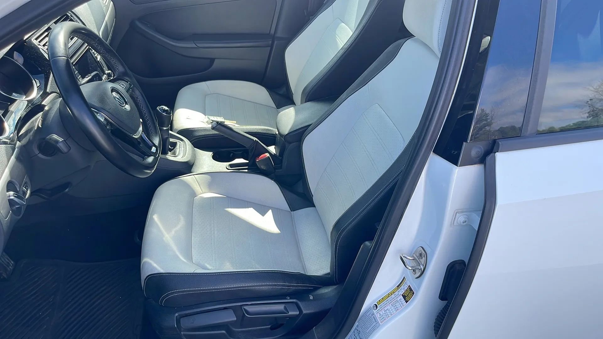 Used 2016 Volkswagen Jetta Sport image 16