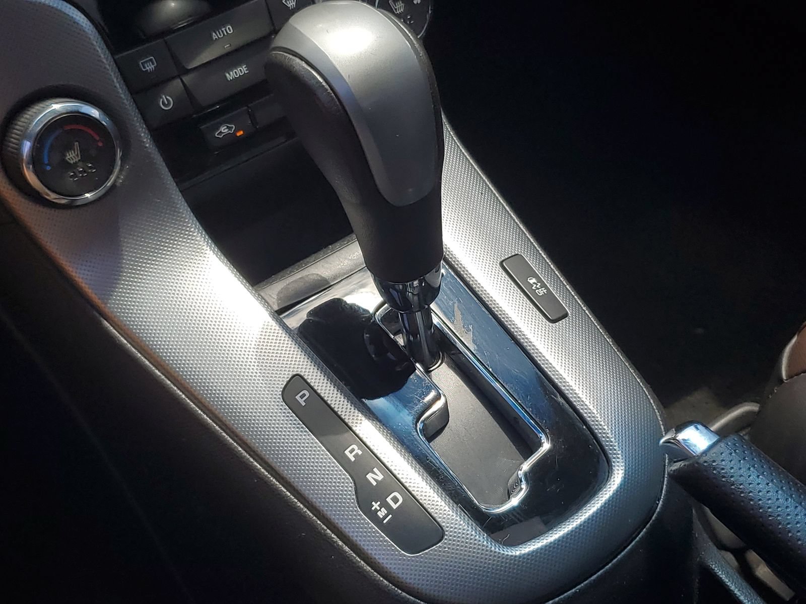 Used 2015 Chevrolet Cruze LTZ w/ Sun, Sound and Sport Package FWD image 31