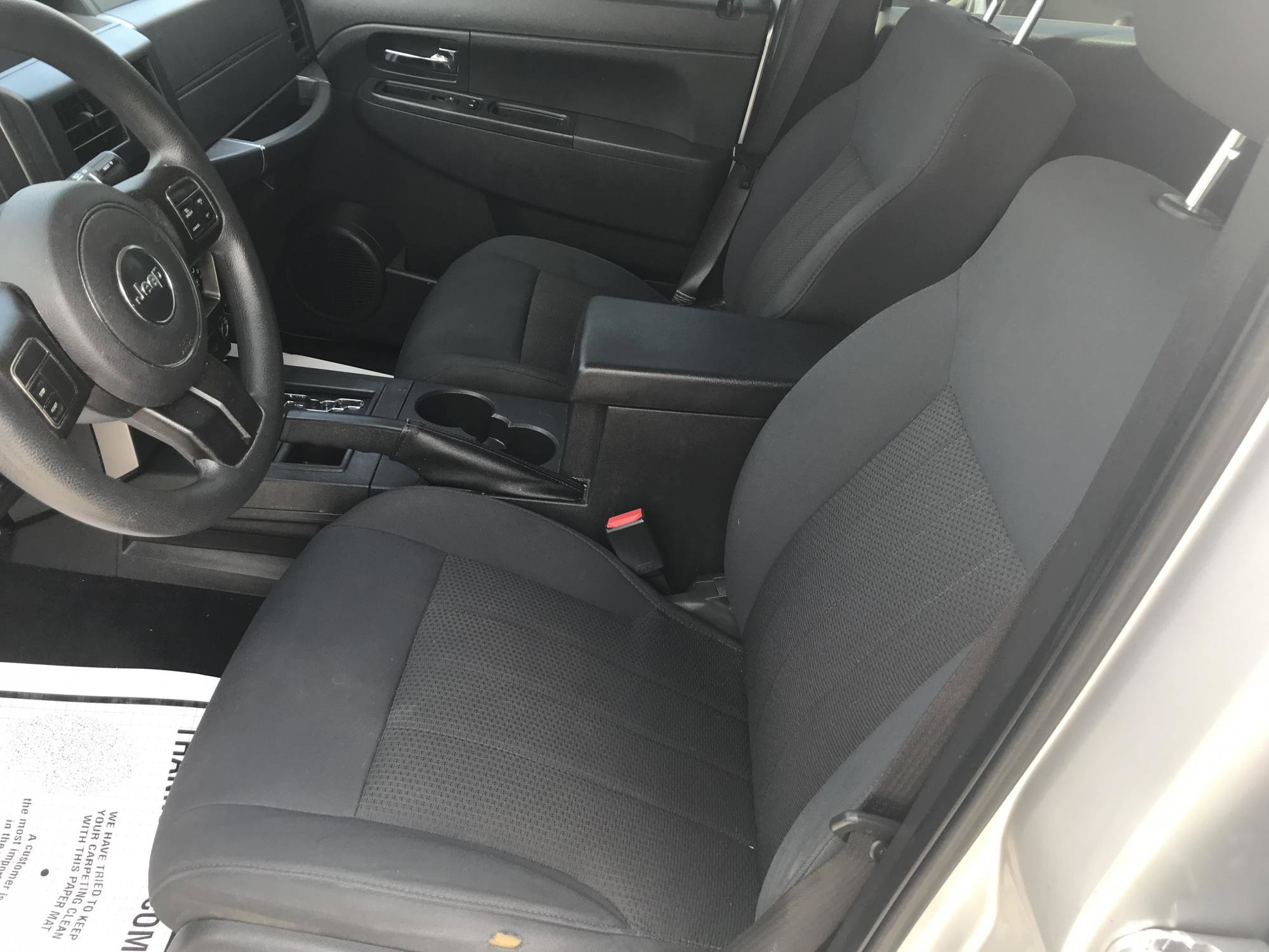 Used 2012 Jeep Liberty Sport image 10