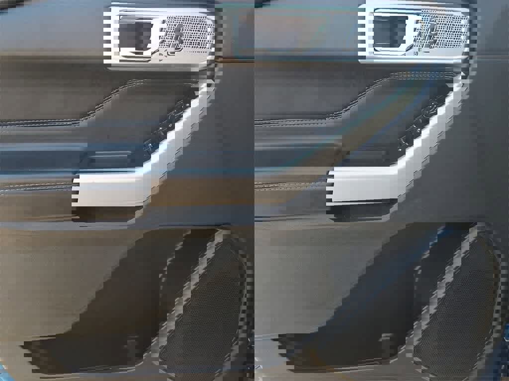 Used 2022 Ford Explorer Limited image 16