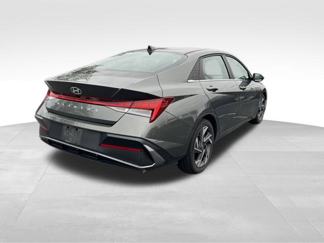 Used 2025 Hyundai Elantra SEL FWD image 7