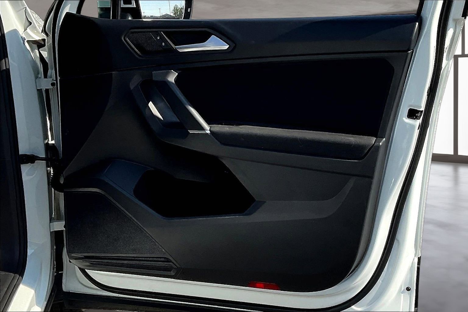 Used 2020 Volkswagen Tiguan S image 29