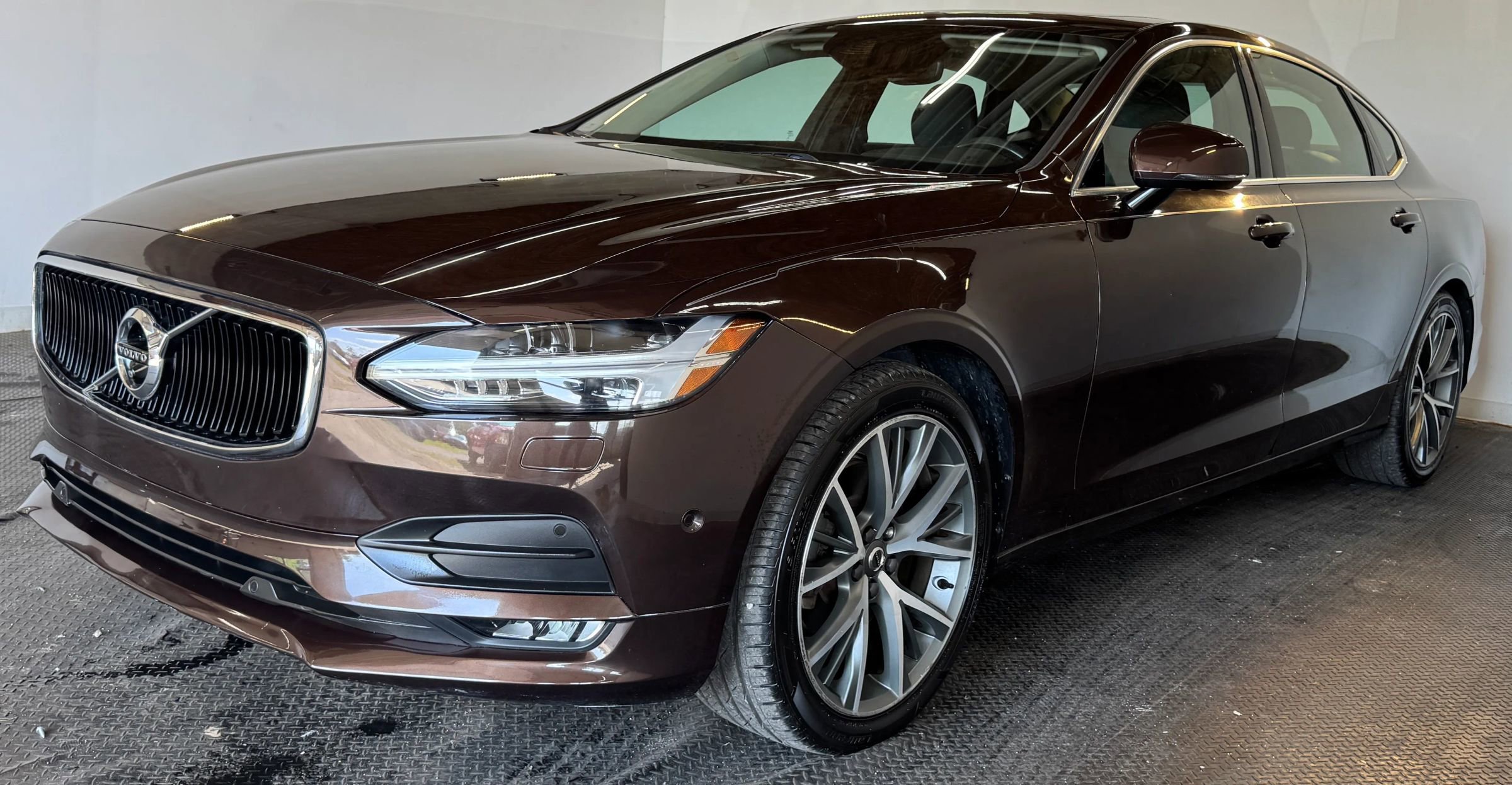Used 2018 Volvo S90 T5 Momentum w/ Convenience Package AWD/4WD image 2