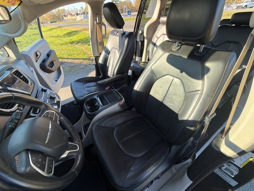 Used 2017 Chrysler Pacifica Touring-L image 25