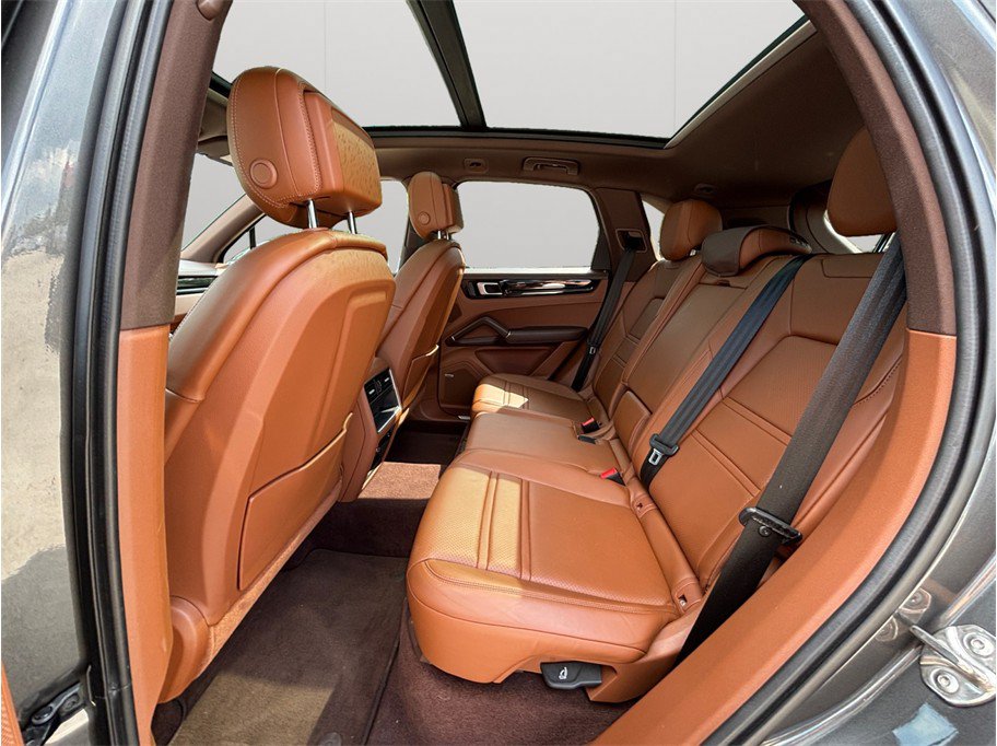Used 2022 Porsche Cayenne AWD/4WD image 19
