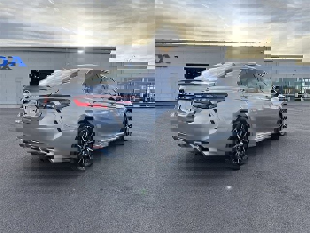 Used 2024 Toyota Camry SE image 9