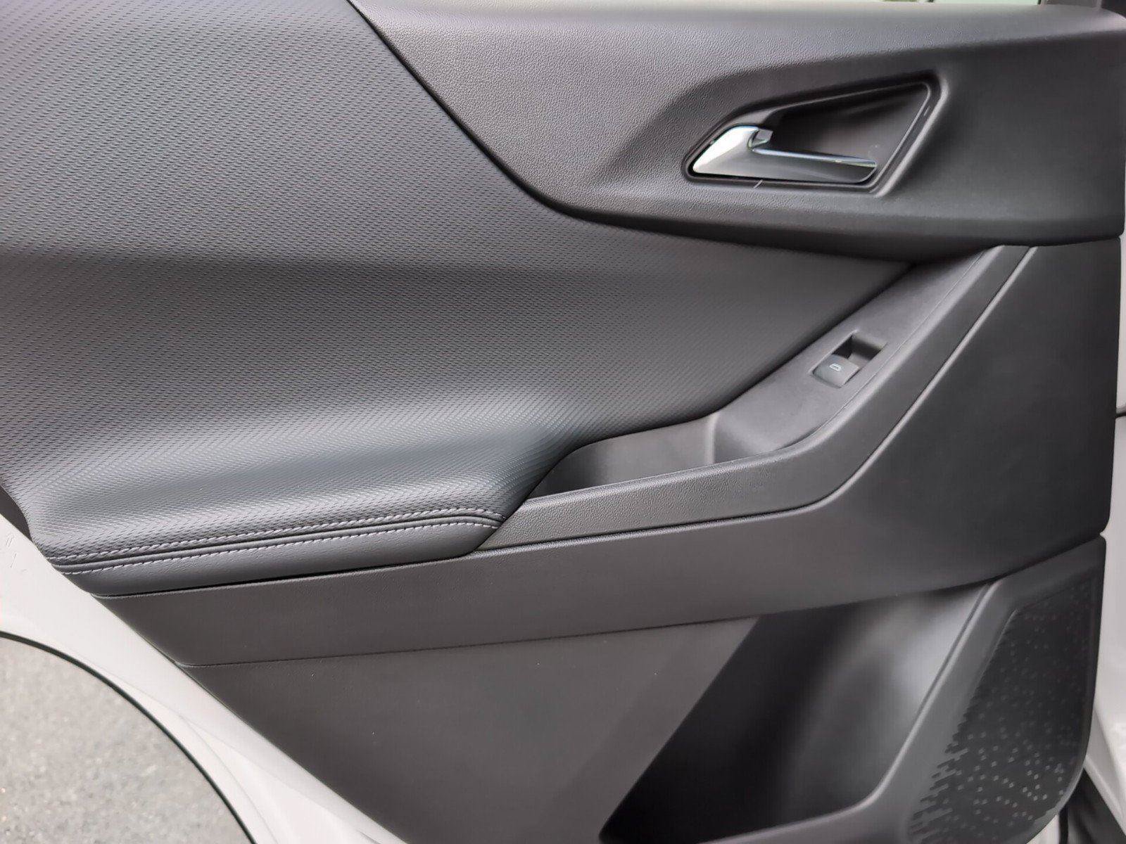 New 2027 Chevrolet Equinox LT w/ Convenience Package II FWD image 37