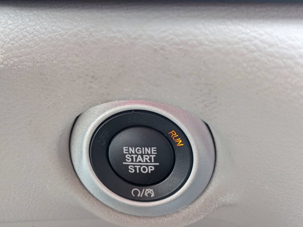 Used 2024 Chrysler Pacifica Touring-L FWD image 30