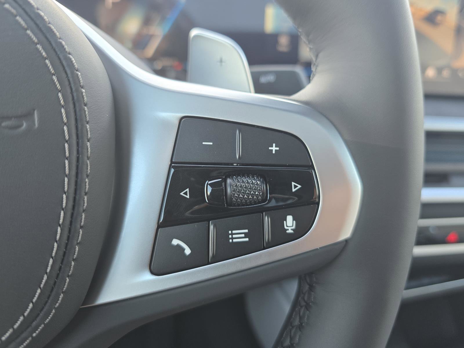 New 2026 BMW X6 xDrive40i w/ Executive Package image 23