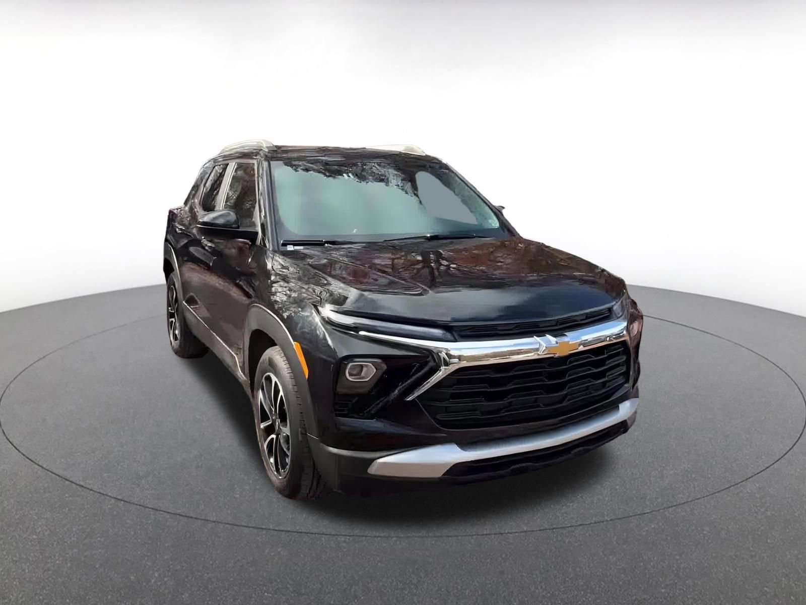 Used 2025 Chevrolet TrailBlazer LT image 3