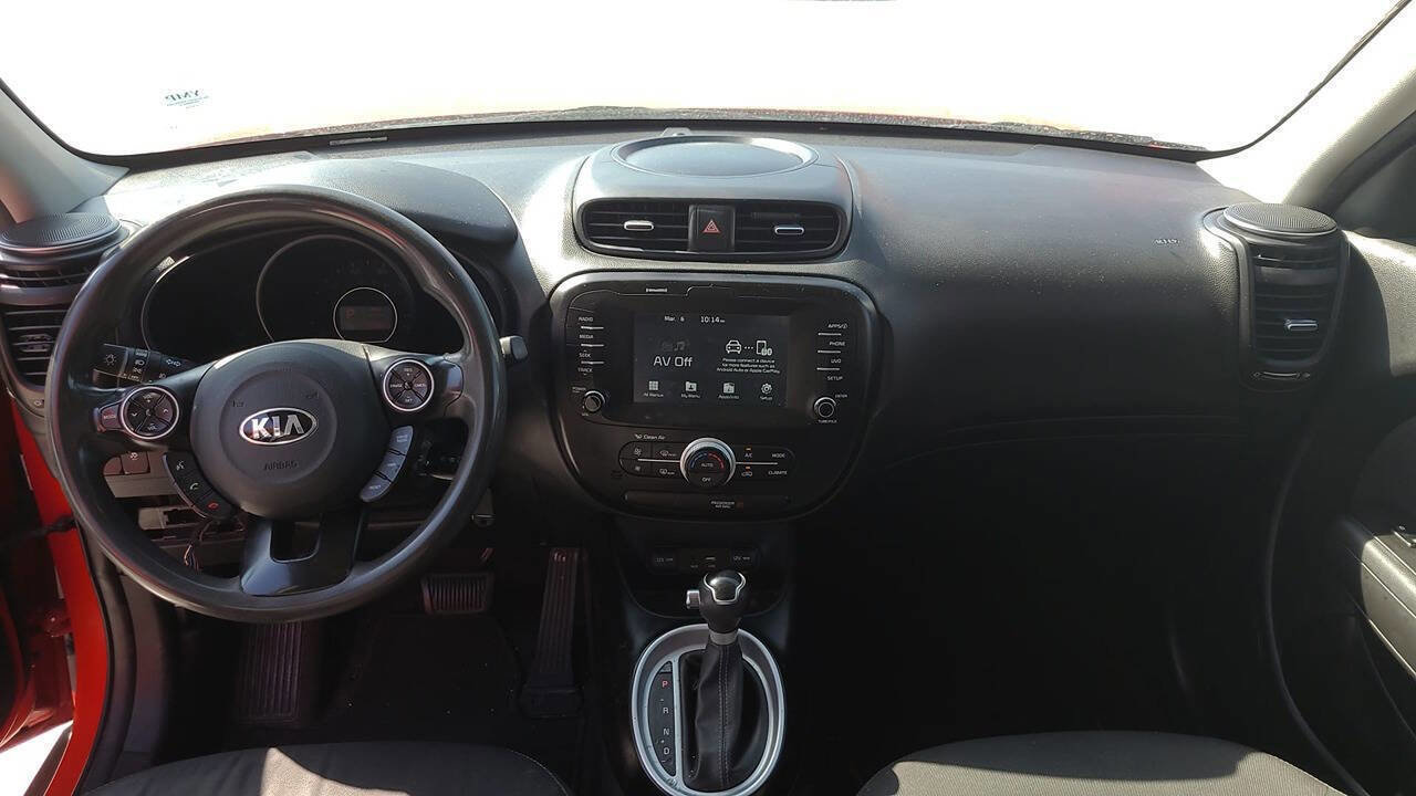 Used 2019 Kia Soul + image 2