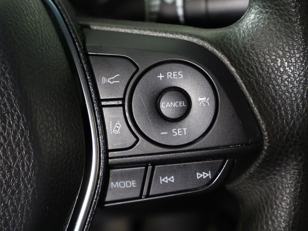 Used 2020 Toyota Camry LE w/ Convenience Package image 40