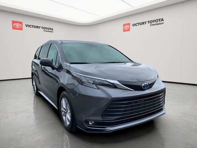 New 2025 Toyota Sienna XLE image 7