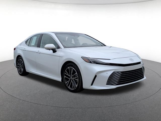 Used 2025 Toyota Camry XLE FWD image 8