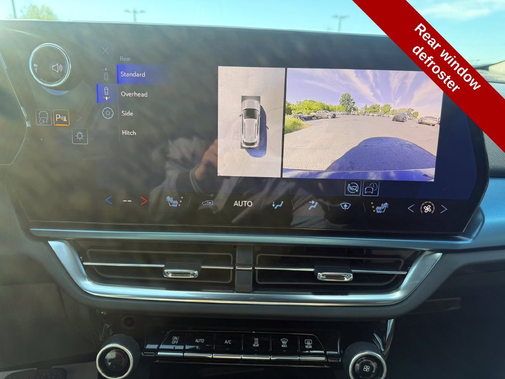 Used 2024 Chevrolet Equinox EV LT FWD image 29