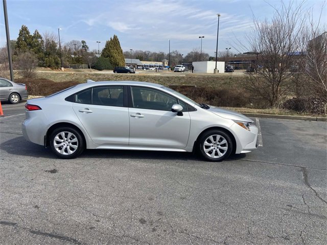 Used 2024 Toyota Corolla LE image 2
