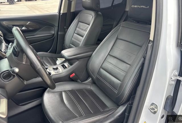 Used 2022 GMC Terrain Denali AWD/4WD image 2