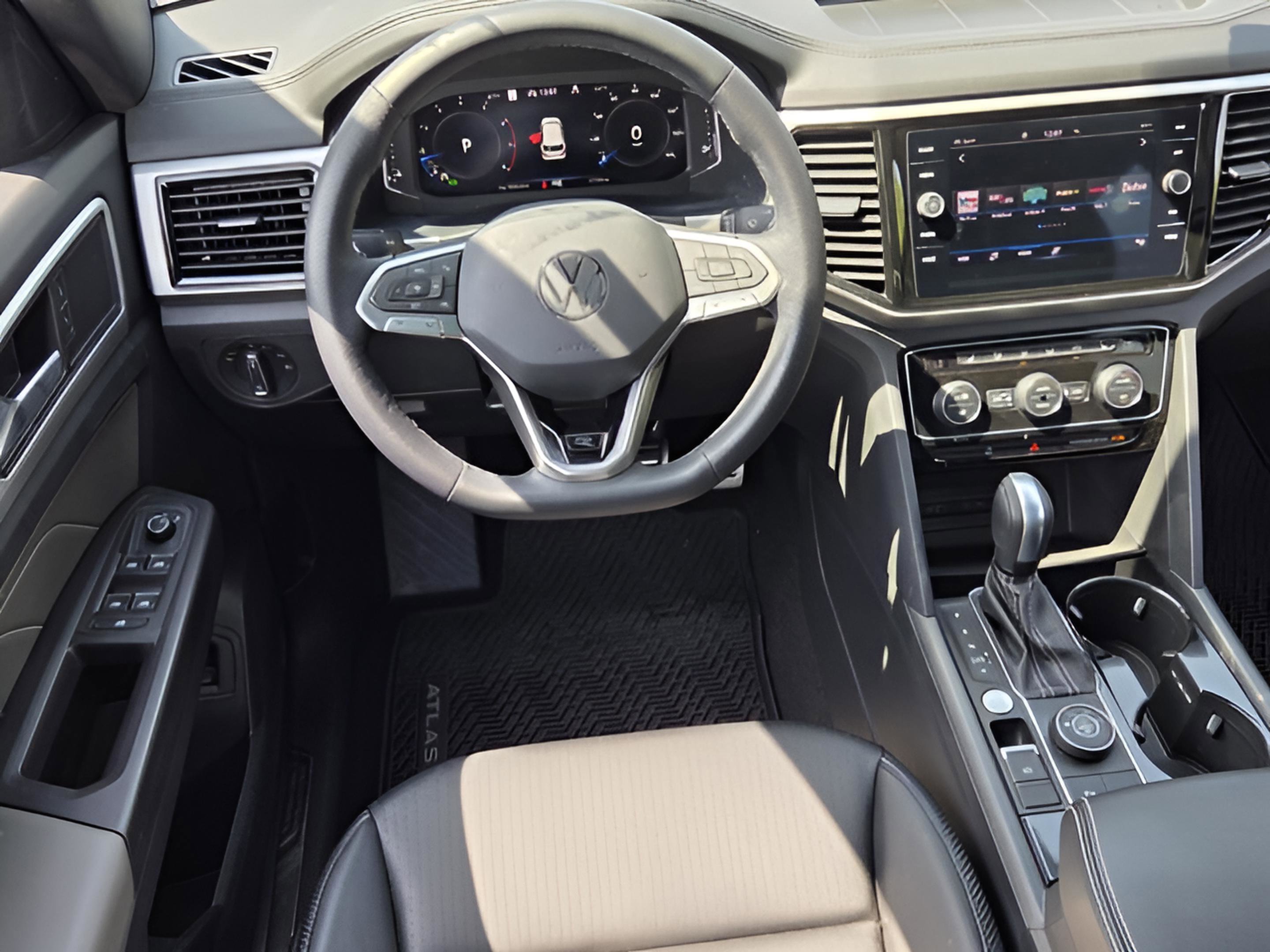 Used 2023 Volkswagen Atlas Cross Sport SEL R-Line image 8