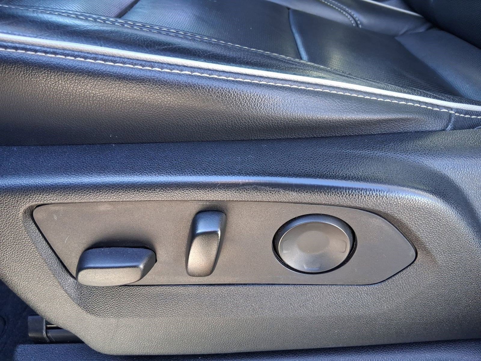 Used 2021 Chevrolet Tahoe Premier w/ Premium Package image 12