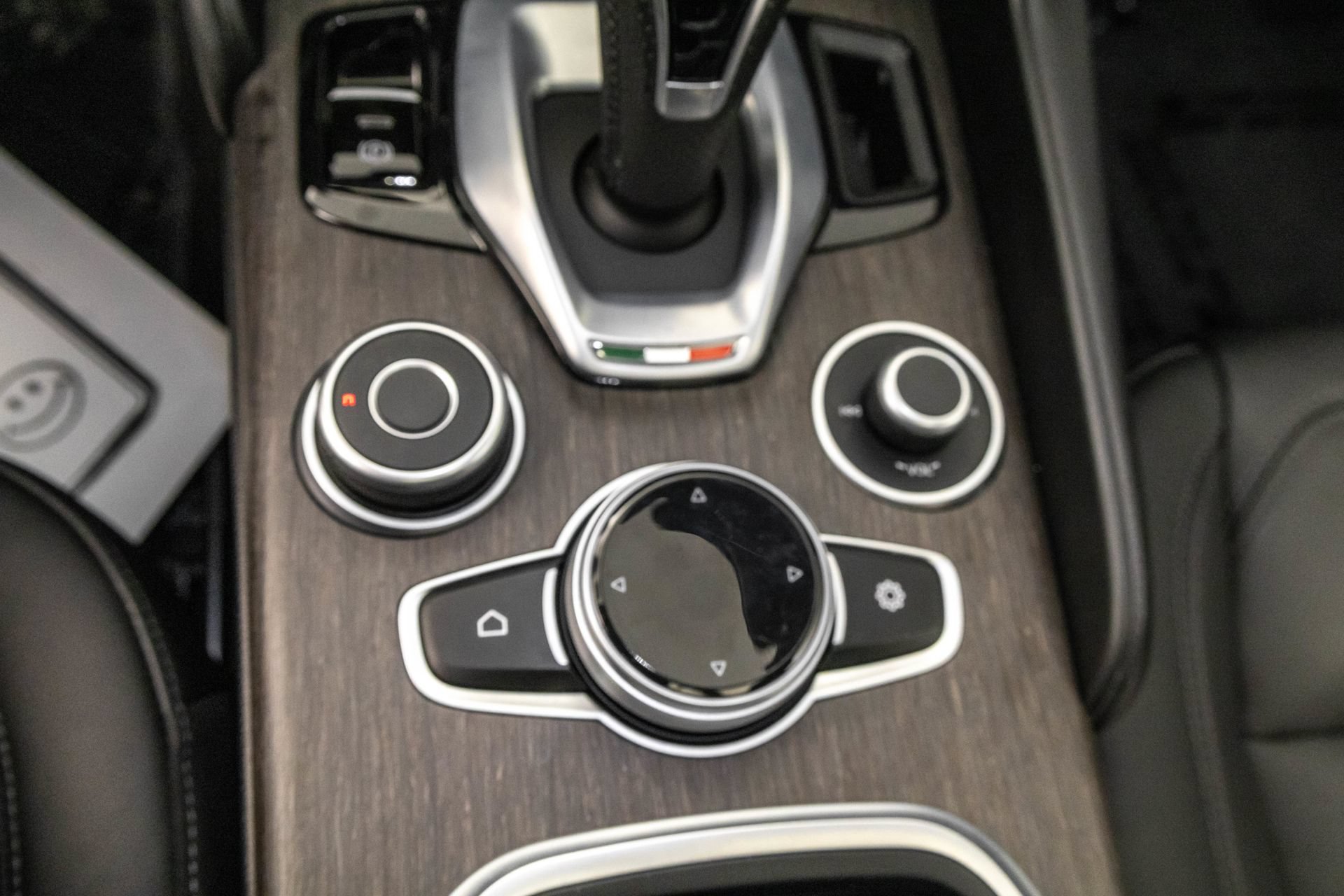 Used 2022 Alfa Romeo Giulia Ti AWD/4WD image 28