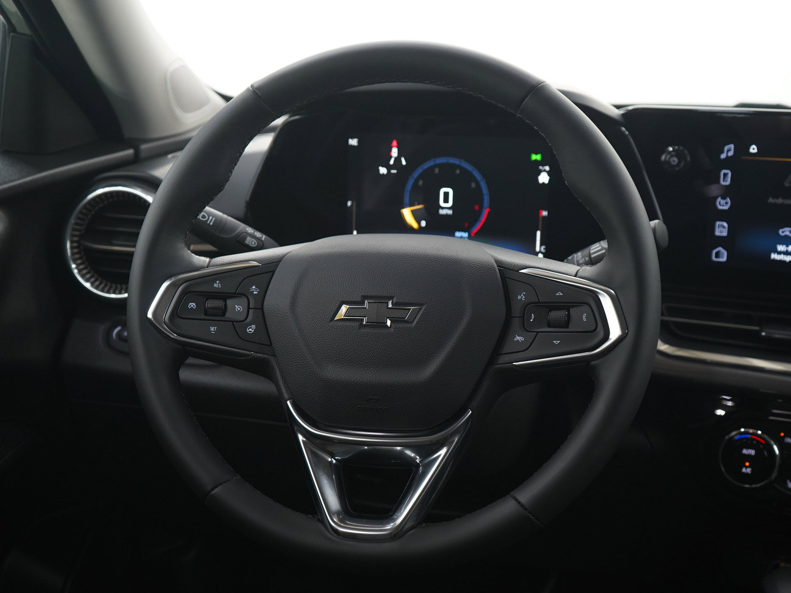 Used 2025 Chevrolet Trax ACTIV w/ Driver Confidence Package FWD image 16