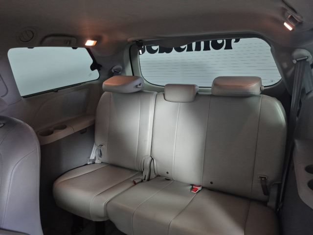 Used 2013 Toyota Sienna XLE FWD image 21