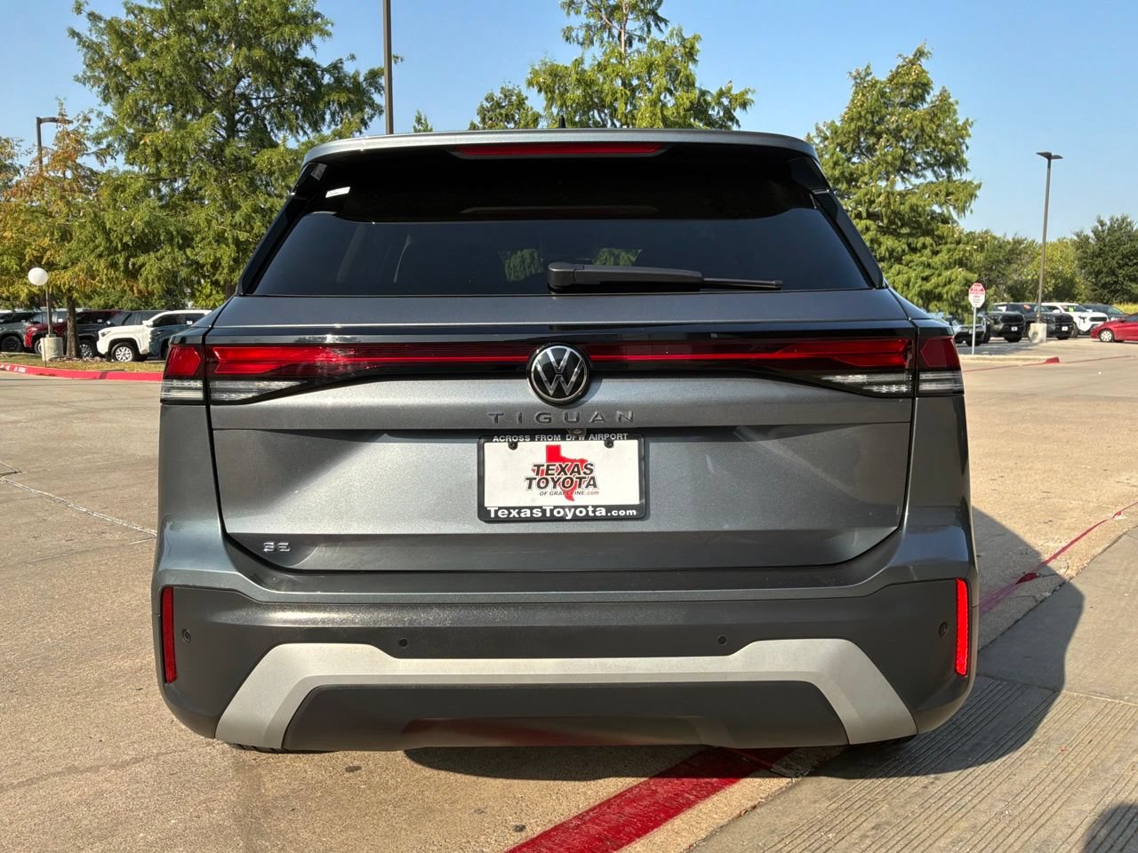 Used 2026 Volkswagen Tiguan SE FWD image 7