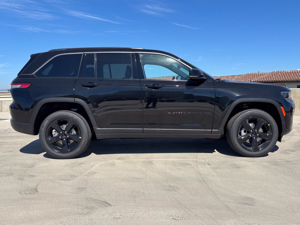 New 2027 Jeep Grand Cherokee Limited AWD/4WD image 2