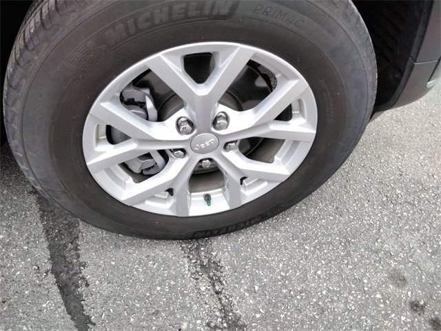 Used 2023 Jeep Grand Cherokee L Limited w/ Luxury Tech Group II image 17