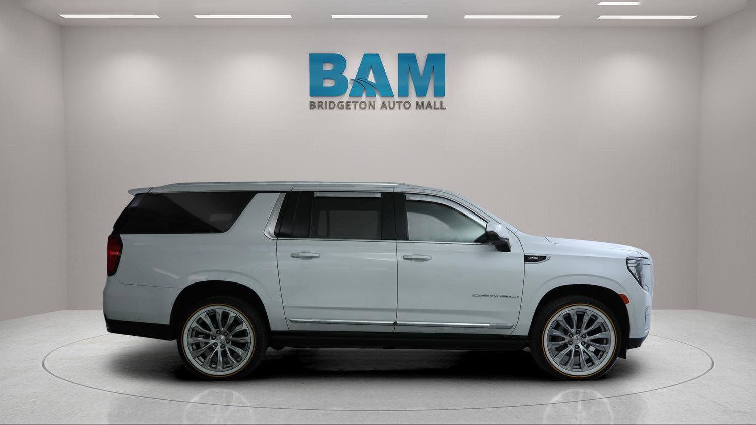 Certified 2022 GMC Yukon XL Denali w/ Denali Premium Package AWD/4WD image 8