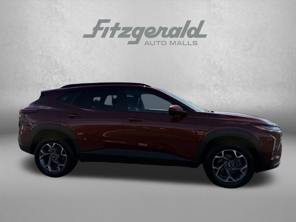 Used 2025 Chevrolet Trax LT FWD image 5