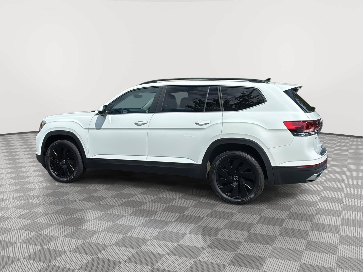 Used 2024 Volkswagen Atlas SE AWD/4WD image 8