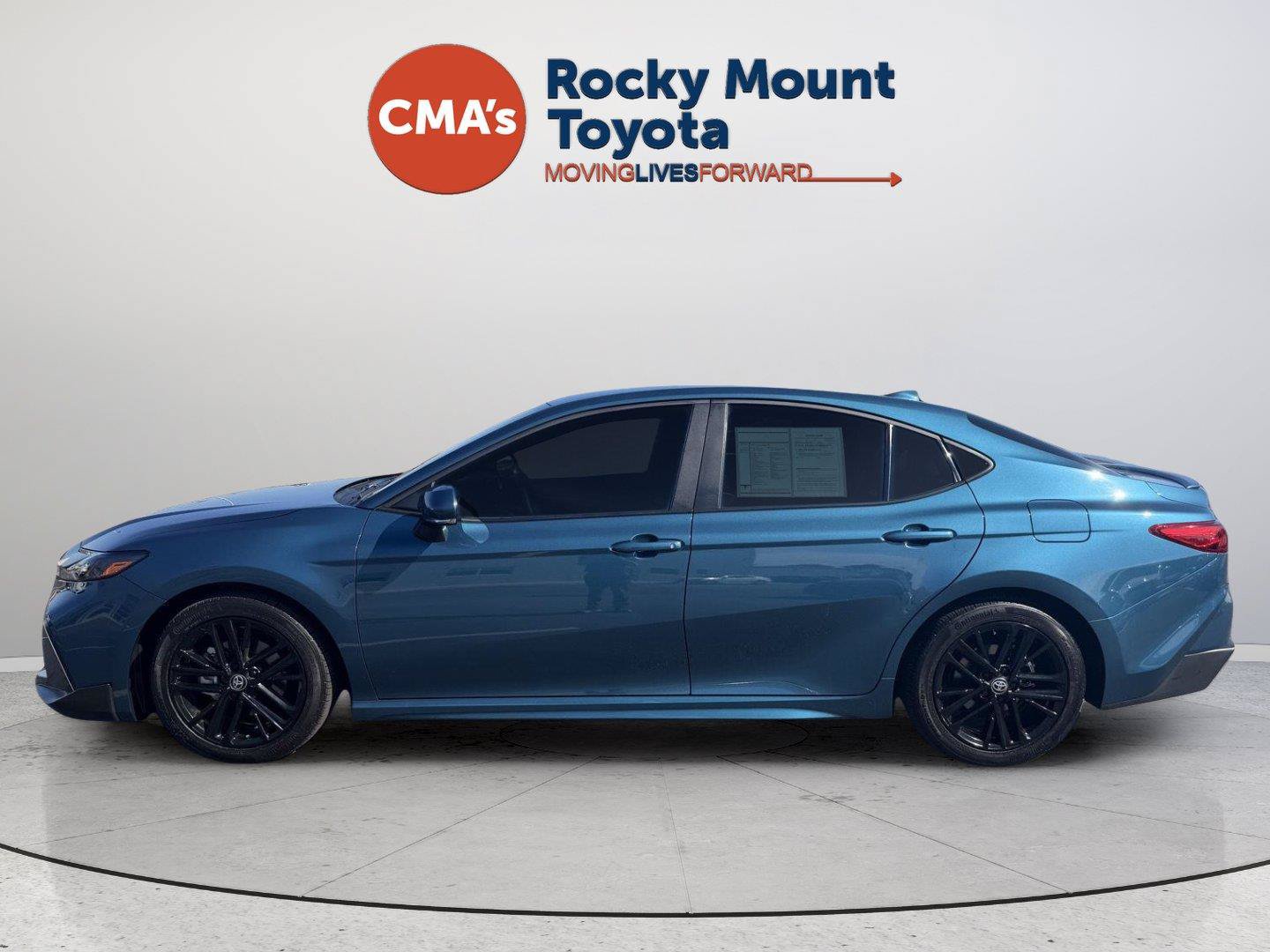 Used 2025 Toyota Camry SE w/ Convenience Package FWD image 8