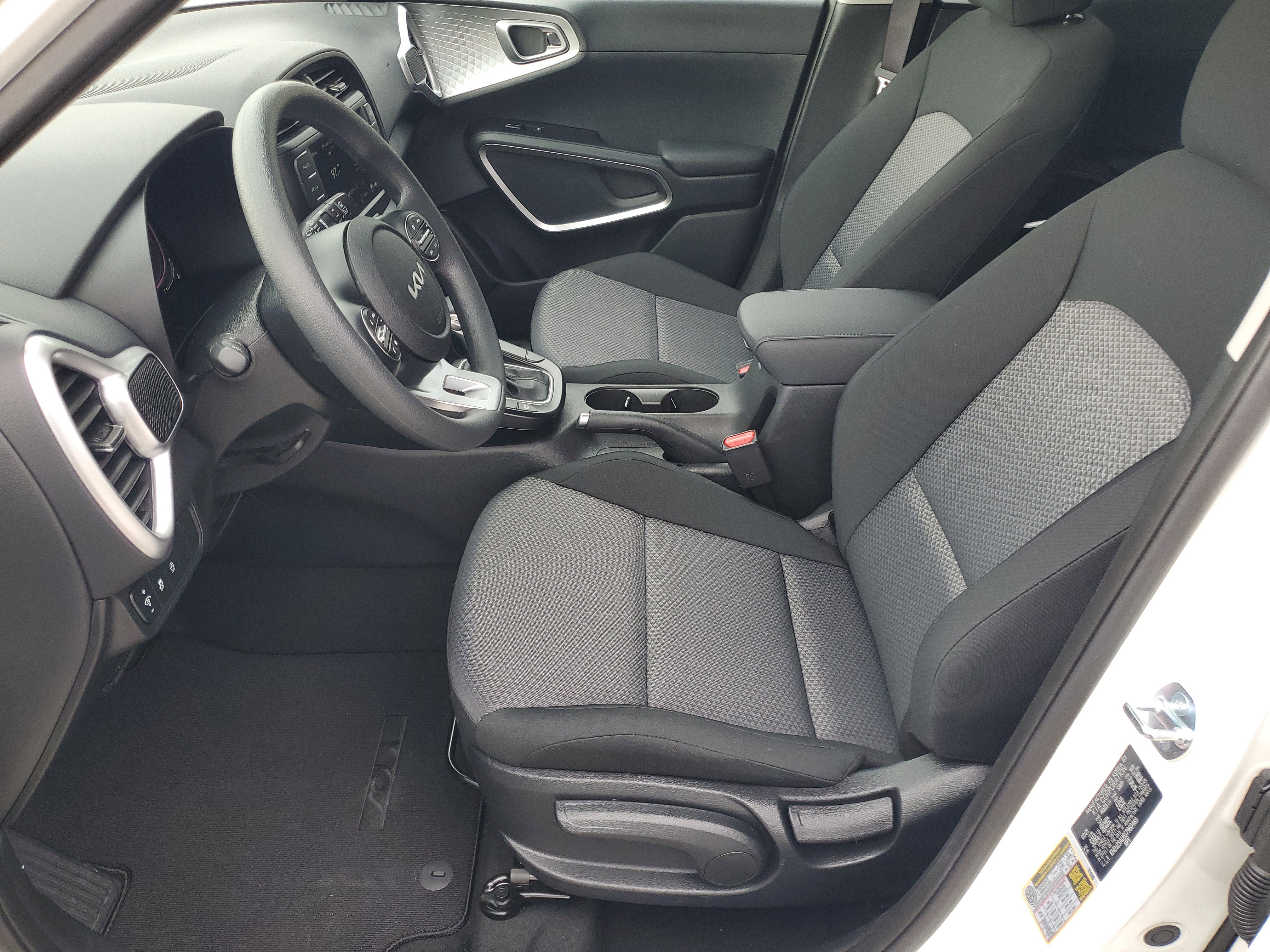 Used 2025 Kia Soul LX image 10