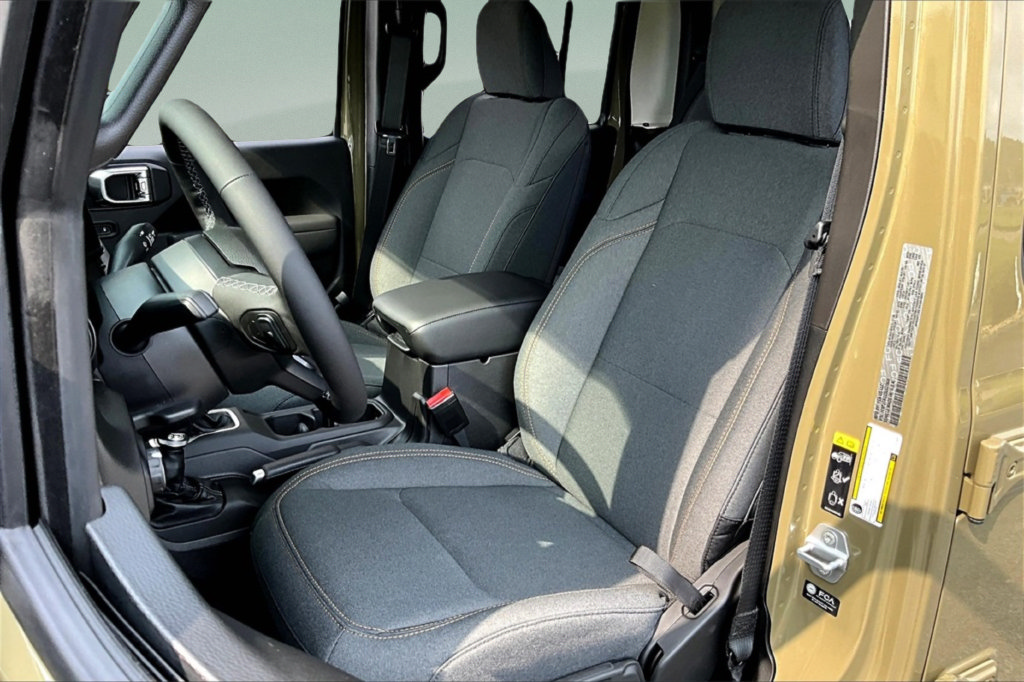 New 2025 Jeep Gladiator Sport AWD/4WD image 23
