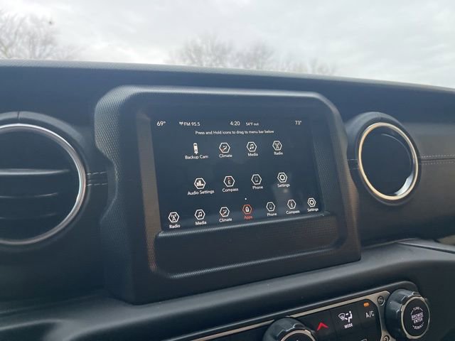 Used 2018 Jeep Wrangler Unlimited Sahara image 21